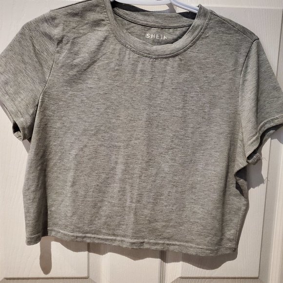 4 Shein crop tops - Picture 4 of 5